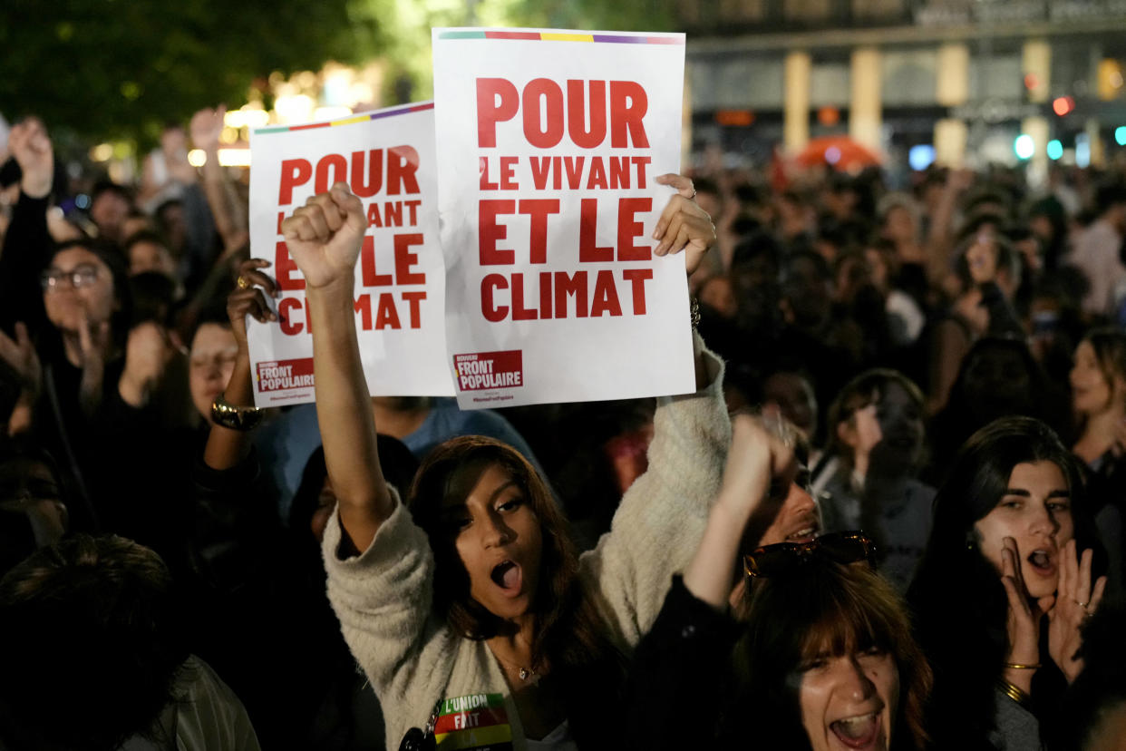 Des manifestants à un rassemblement contre l’extrême droite après l’annonce des résultats du premier tour des élections législatives, à Paris, le 30 juin 2024. 