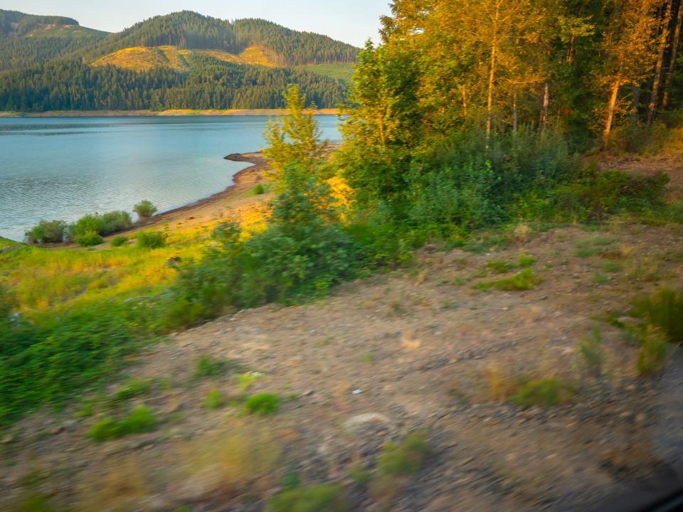 view outside of amtrak train windows from dining car