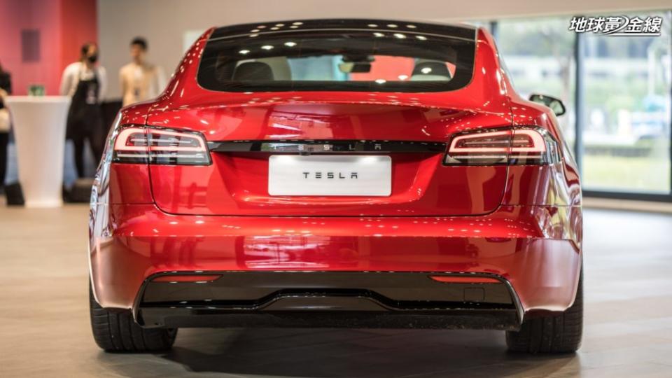 Model S的頭尾燈組造型都經過調整。(攝影/ 劉家岳)