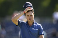 Justin Thomas wipes his head after he finished his round on the 18th green during the first round of the BMW Championship golf tournament at Wilmington Country Club, Thursday, Aug. 18, 2022, in Wilmington, Del. (AP Photo/Nick Wass)