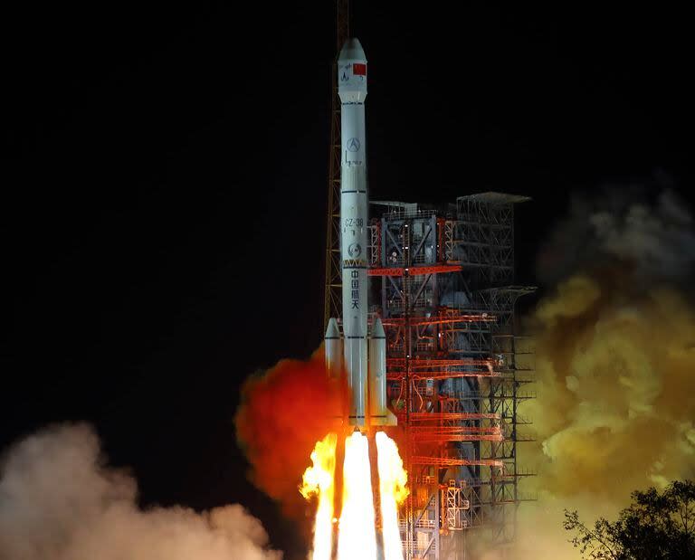 La sonda lunar Chang'e 4 despega del centro de lanzamiento de satélites de Xichang, en la provincia de Sichuan, China (Archivo)