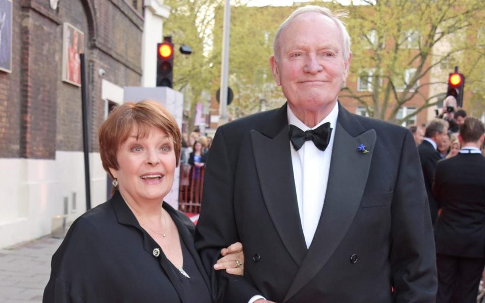  Isla Blair (L) and Julian Glover - David M. Benett/Getty Images