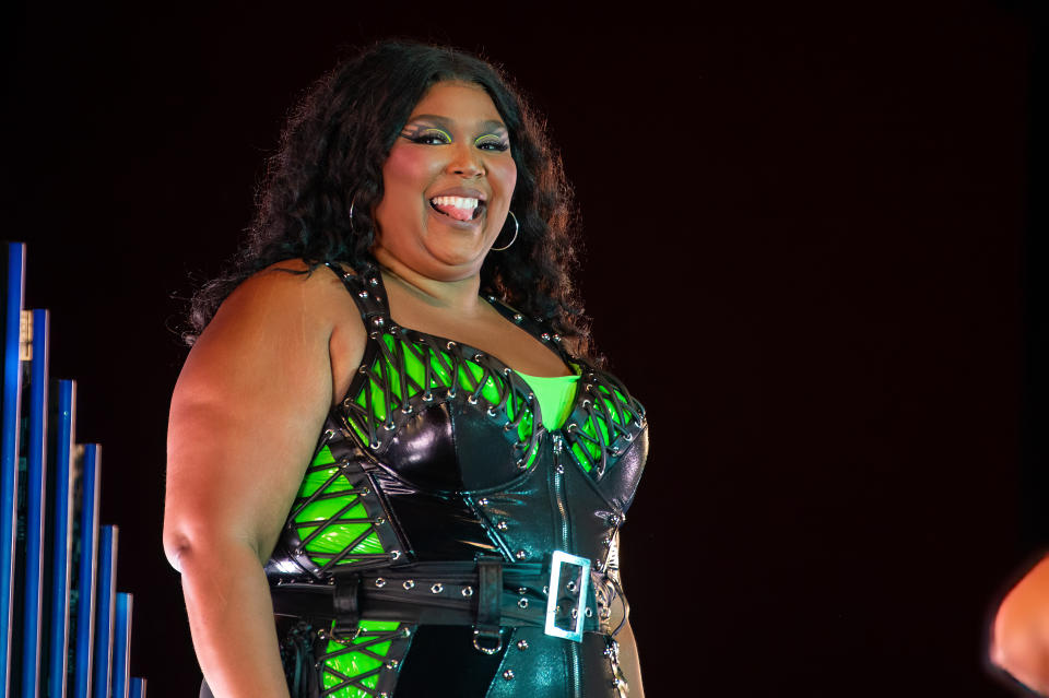 Back in August, Lizzo was hit with a lawsuit after some of her backing dancers accused her of sexual harassment and creating a hostile work environment.In one part of the suit, it was claimed that Lizzo took the dancers to a strip club in Amsterdam after one of her shows this year and 