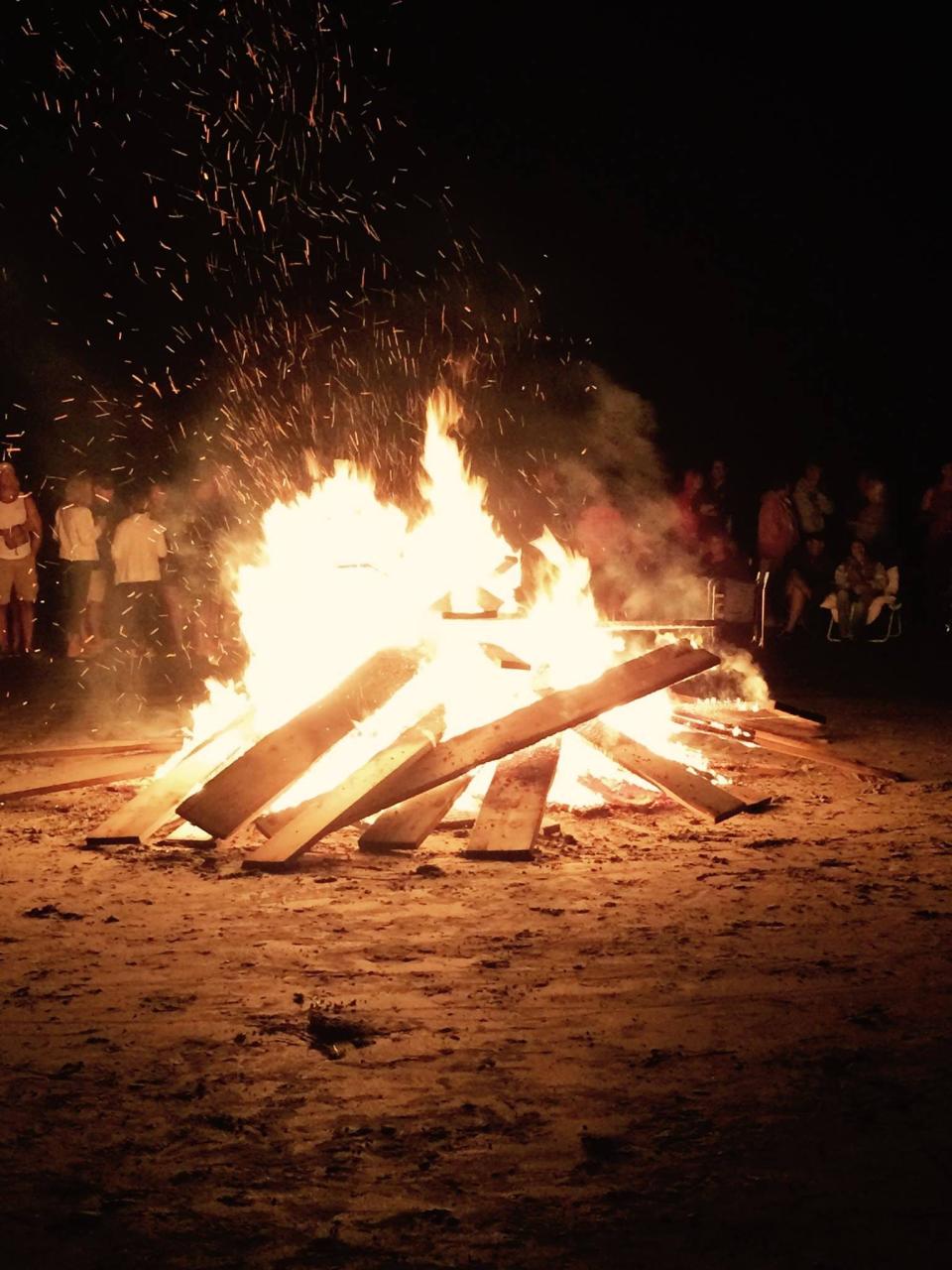The town Parks and Recreation Department is hosting this summer’s Beach Bonfire on Sept. 3.