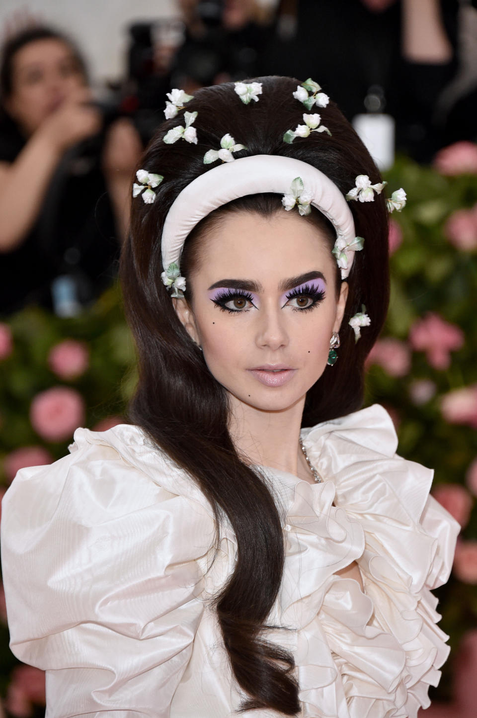 Lily Collins wore Cartier Magnitude High Jewelry necklace with platinum, emeralds, rock crystal, onyx, black lacquer, diamonds; Cartier Magnitude High Jewelry earrings with platinum, emeralds, rock crystal, onyx, diamonds and Pluie de Cartier ring, 18k white gold, diamonds (Photo by John Shearer/Getty Images for THR)