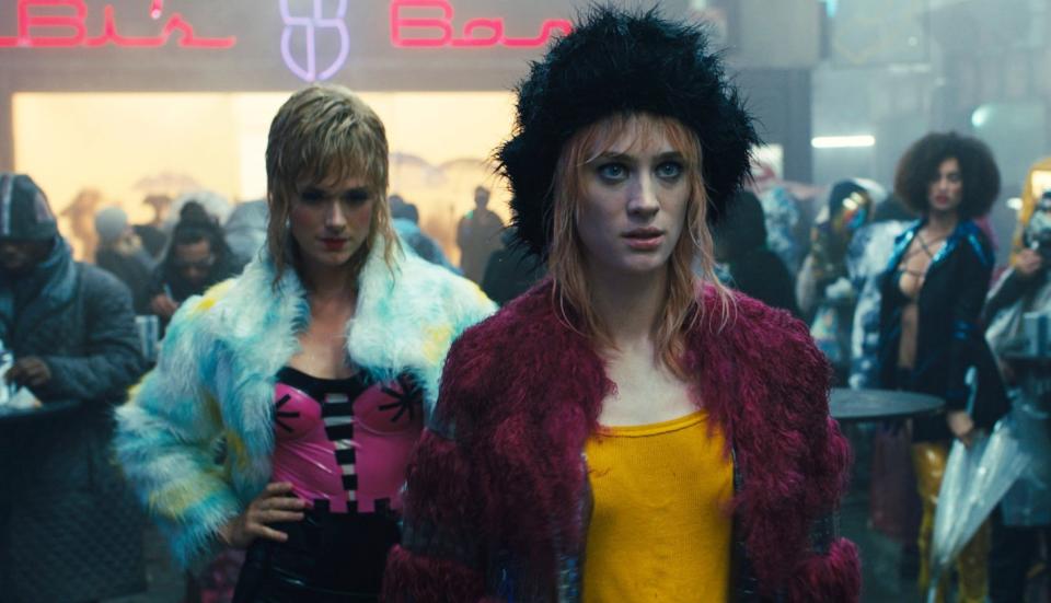 Mackenzie Davis (right) as Mariette in ‘Blade Runner 2049’ (Credit: Sony)