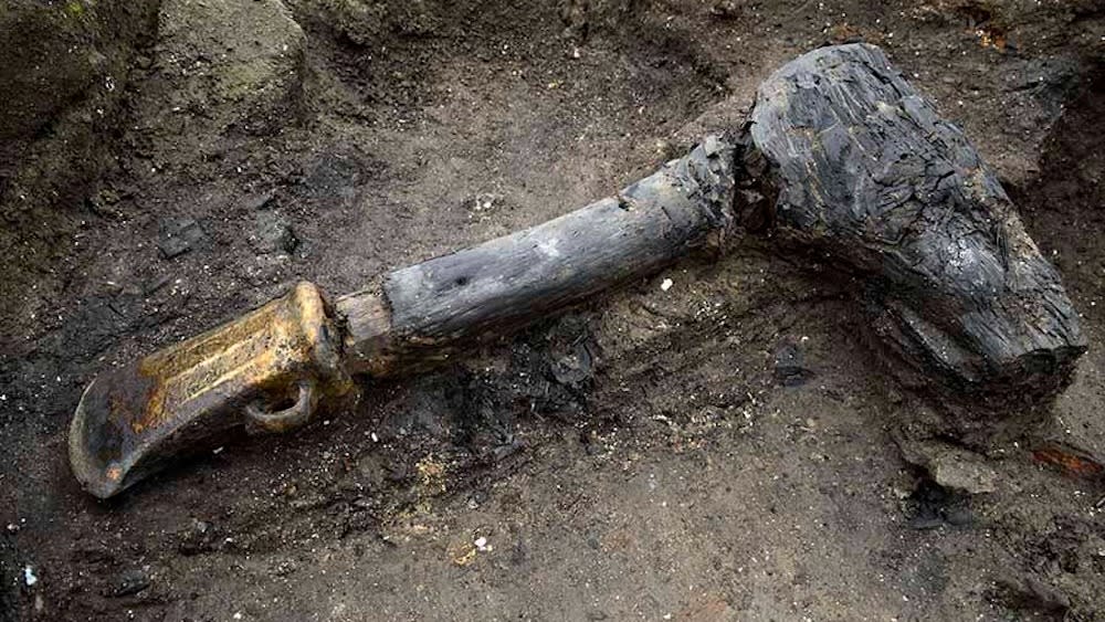  A prehistoric ax found at a Bronze Age site. 