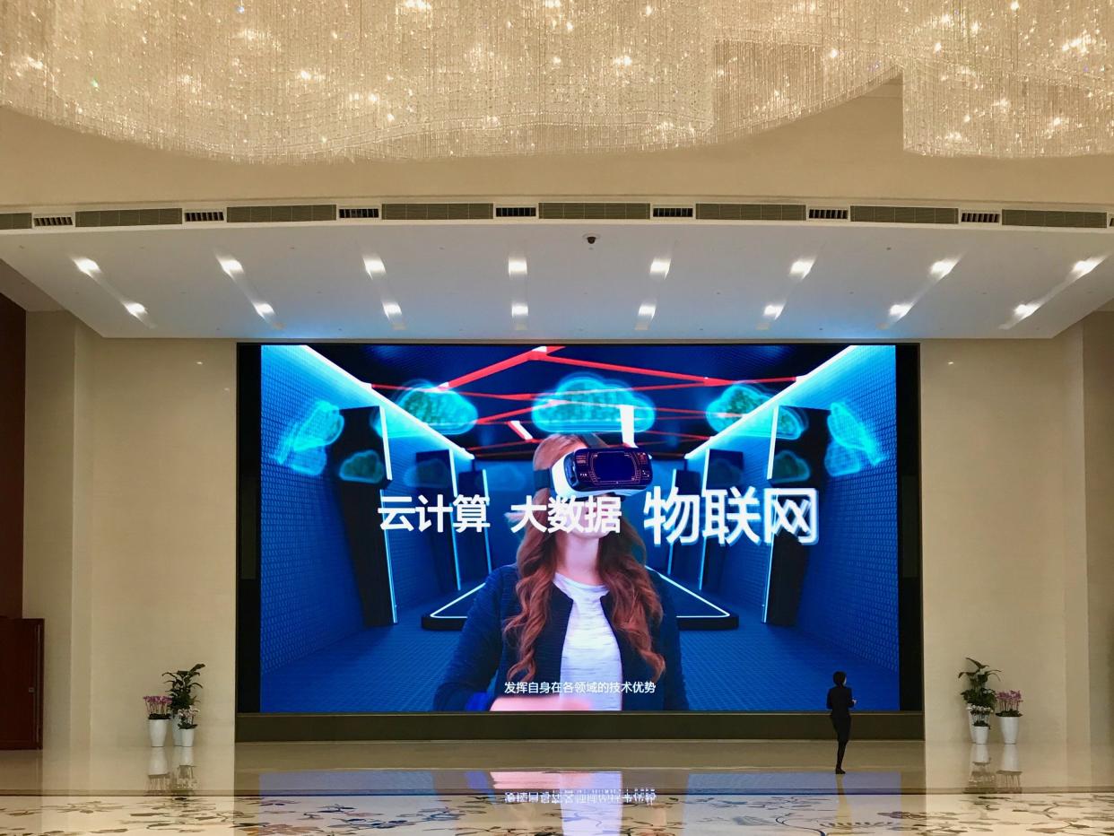 A media tour through Huawei Technologies Co.’s sprawling campus in Shenzhen, China begins in the opulent executive hall, where prospective customers and foreign executives are brought to discuss exactly what services the telecommunications giant can offer. 