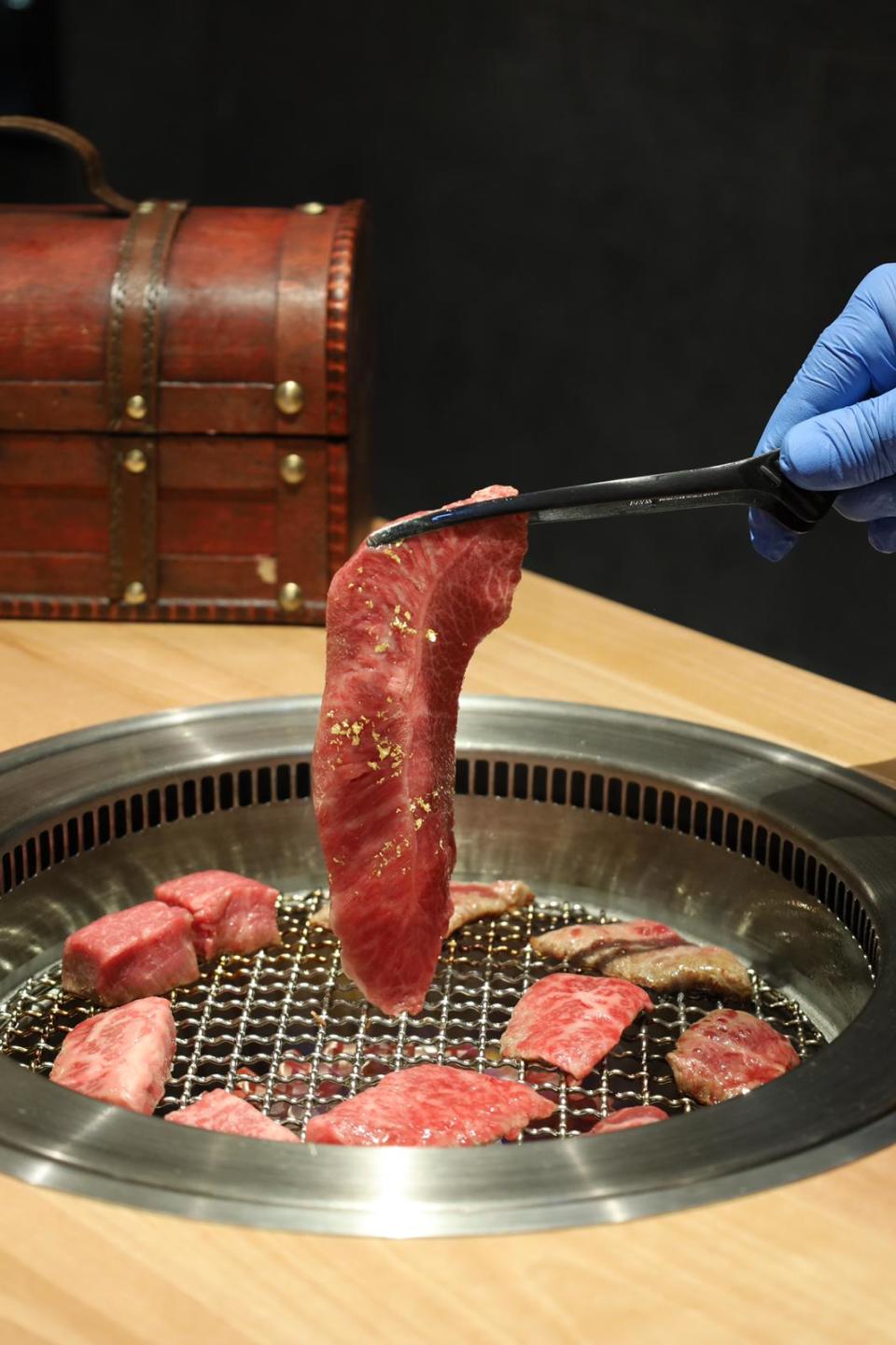 尖沙咀美食〡Omakase日式燒肉三郎$580位起！浮誇寶盒和牛肉眼+專人代燒牛肉