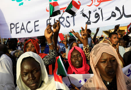 Sudanese protesters attend a demonstration in front of the Defence Ministry compound in Khartoum, Sudan, May 1, 2019. REUTERS/Umit Bektas