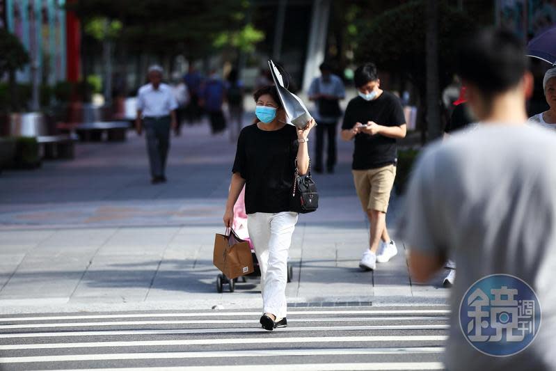 台灣各地今天大多仍為多雲到晴，氣象局也針對全台18縣市發布高溫警示。（本刊資料照）