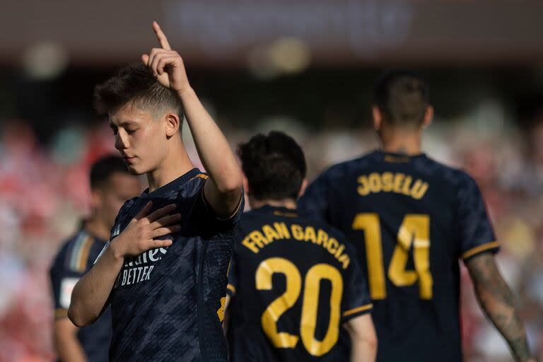 El festejo del joven turco Arda Guler tras anotar el cuarto gol de Real Madrid ante Granada