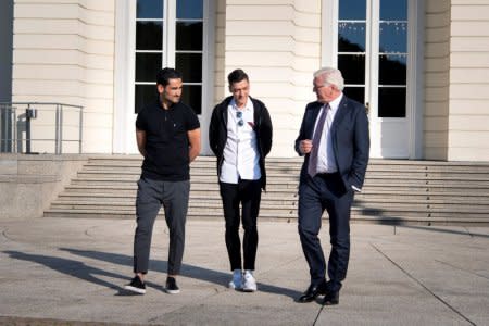 German President Frank-Walter Steinmeier talks to national team players Ilkay Gundogan and Mesut Ozil during a meeting at Bellevue Castle in Berlin, Germany, May 19, 2018.     Bundesregierung/Guido Bergmann/Handout via REUTERS