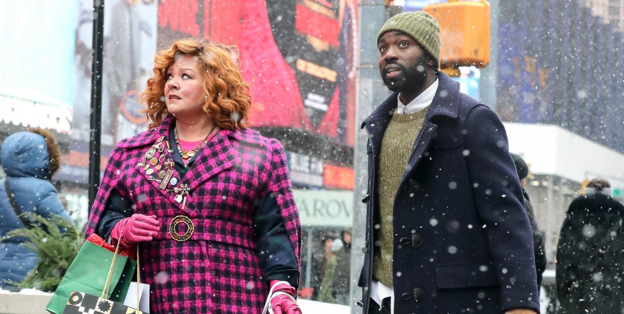 melissa mccarthy and paapa essiedu are seen on the set of bernard and the genie