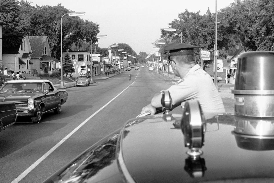 A Minneapolis police officer in a predominantly black area during unrest in 1967. <a href="http://www.apimages.com/metadata/Index/Watchf-AP-A-MN-USA-APHS390375-Race-Riot/441bc58b94da4601a1c0fcf9110885f0/11/0" rel="nofollow noopener" target="_blank" data-ylk="slk:AP Photo/Robert Walsh;elm:context_link;itc:0;sec:content-canvas" class="link ">AP Photo/Robert Walsh</a>