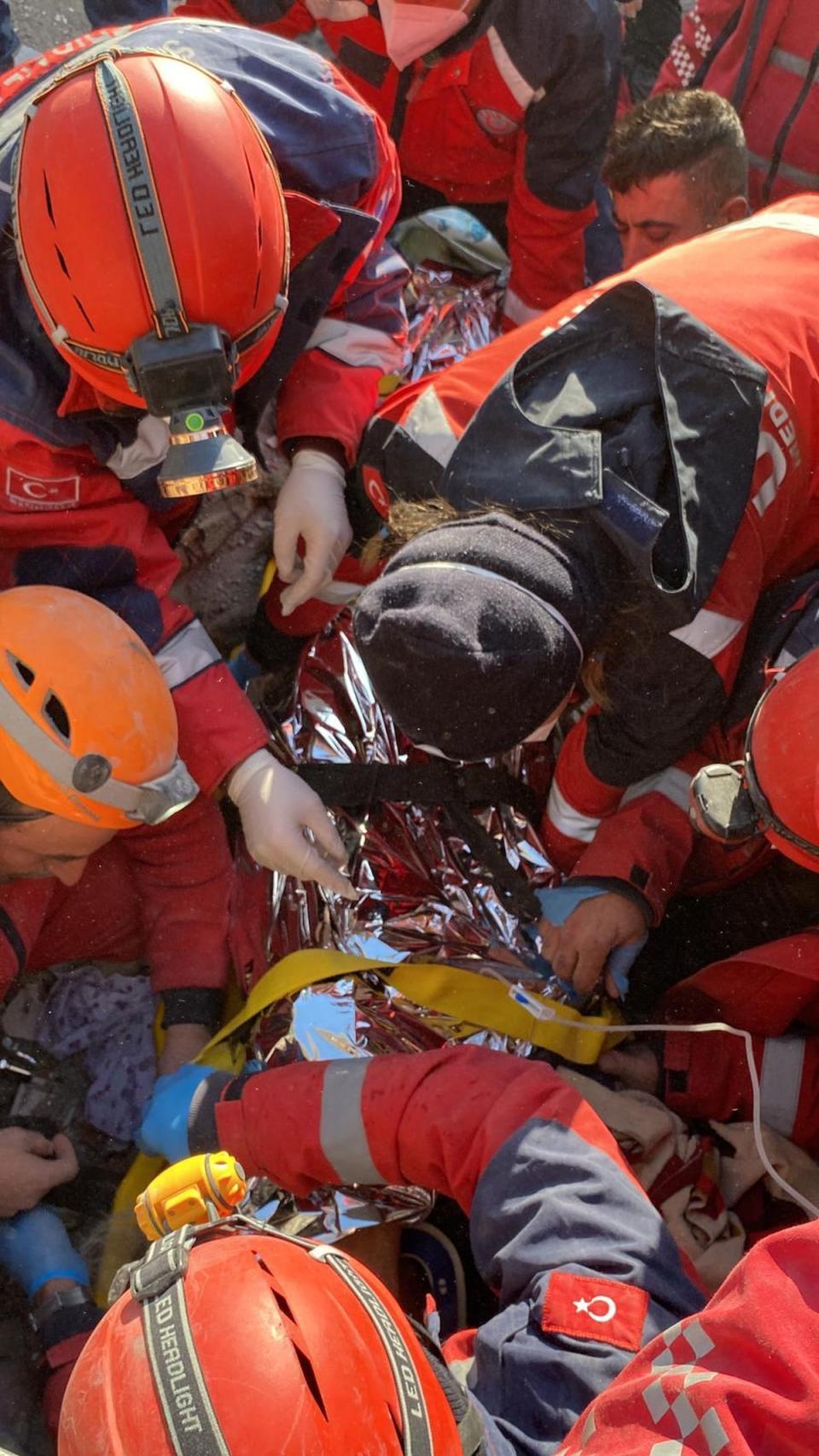Rescuers free Melike Imamoglu, 42, from the rubble in Kahramanmaras (Anadolu Agency via Getty Images)