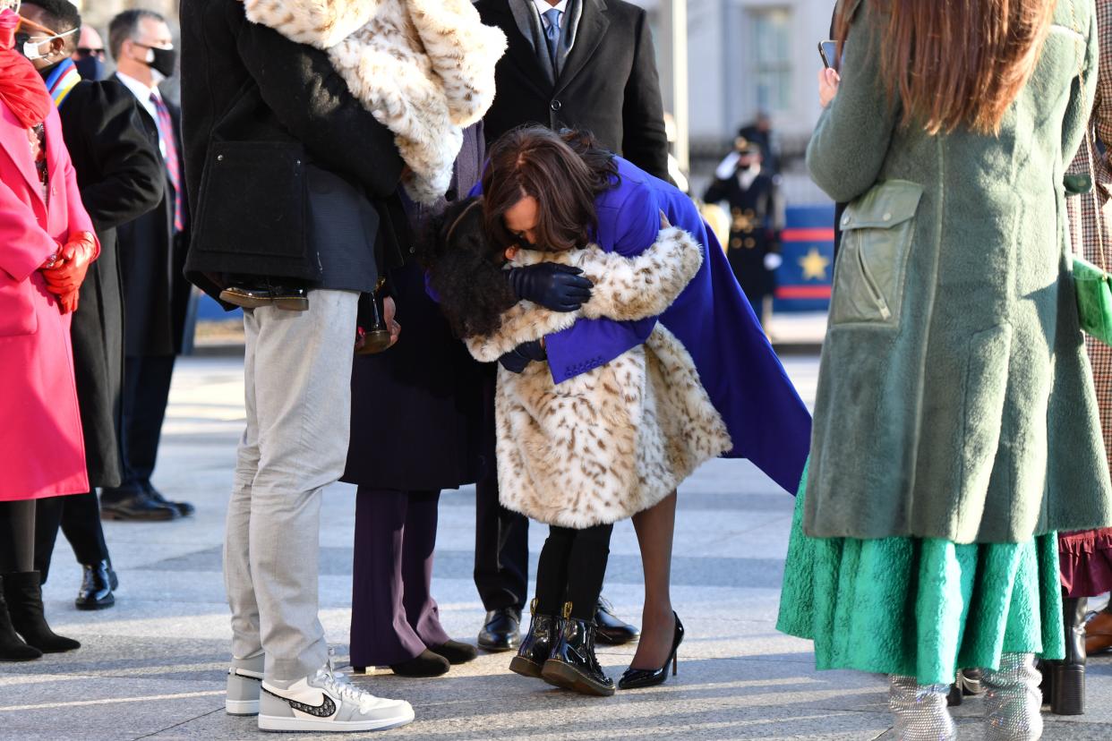 Harris hugs her great-niece Amara before walking the parade route with her family. Ajagu's shoes are visible on the left. (Photo: Mark Makela via Getty Images)