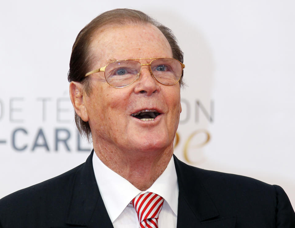 <p>Connu dans le monde entier pour son rôle dans James Bond et Amicalement vôtre, Roger Moore est mort le 23 mai, à 89 ans, des suites d’un cancer. L’acteur emblématique du célèbre espion britannique est le comédien qui a le plus longtemps joué 007 (1973–1985). Sur le petit écran, en interprétant Brett Sinclair dans la série “Amicalement vôtre”, il devient l’acteur le mieux payé de la télévision. (Crédit : Getty Images) </p>