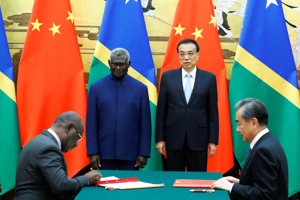 Mr Sogavare alongside Chinese Premier Li Keqiang during a signing ceremony.