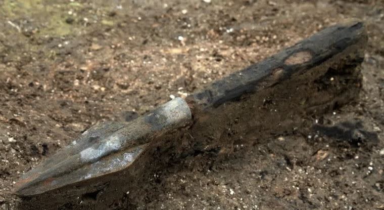 英國劍橋郡「慕斯特農場」出土的長矛矛頭。翻攝Cambridge Archaeological Unit
