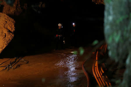 Divers walk inside Tham Luang cave complex in the northern province of Chiang Rai, Thailand, July 7, 2018. REUTERS/Tyrone Siu