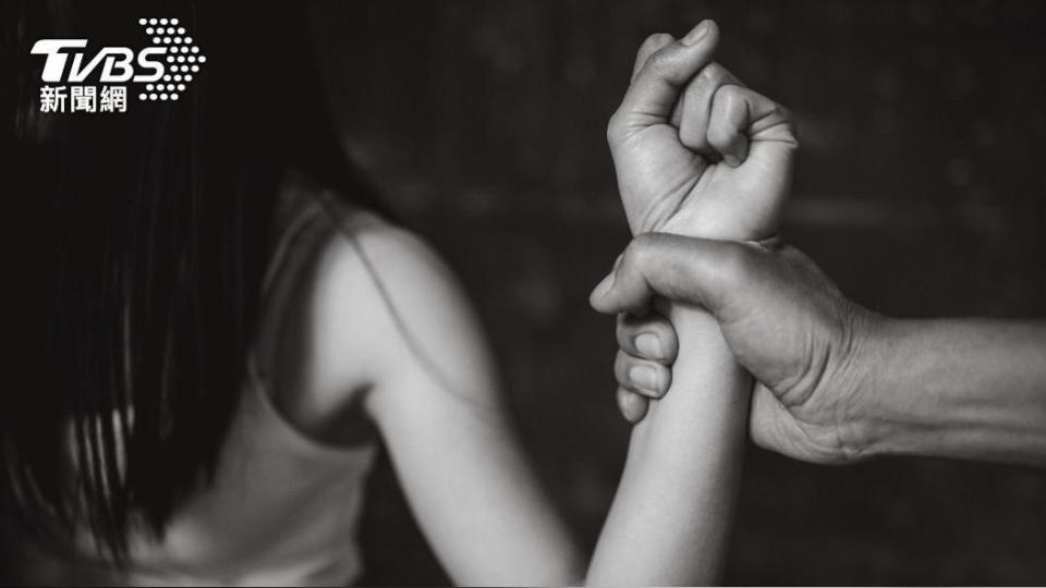 美國猶他州傳出有男子性侵繼女長達1年半的事件。（示意圖，非當事人／shutterstock達志影像）