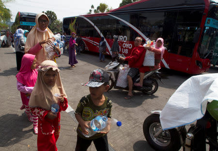 Residents bring plastic bottles to exchange for Suroboyo bus tickets at Purbaya station in Surabaya, Indonesia, October 21, 2018. REUTERS/Sigit Pamungkas
