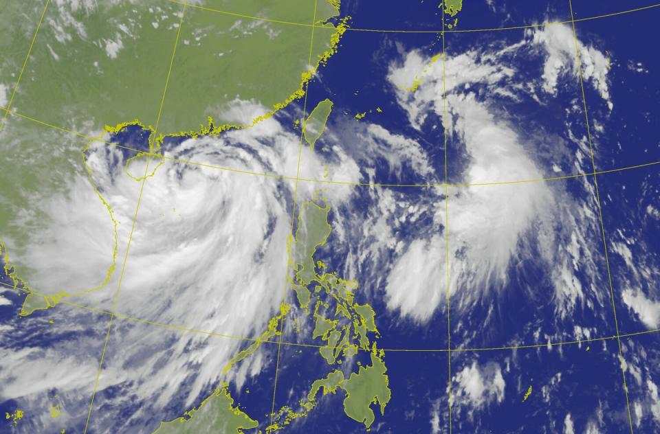 目前台灣兩側都有颱風生成。   圖：中央氣象局／提供
