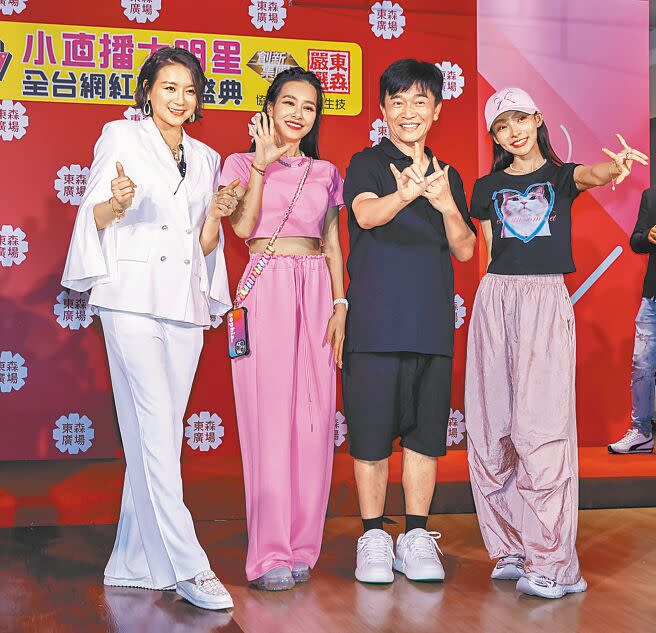 吳宗憲（右二）與李妍瑾（左起）、王思佳、林襄29日晚間出席東森直播記者會。（羅永銘攝）