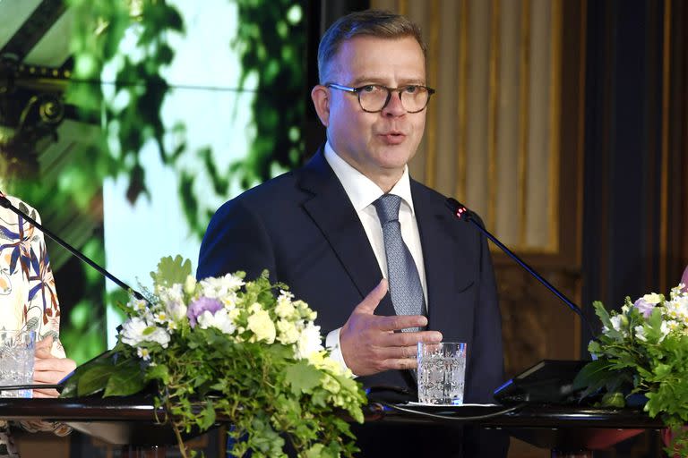 El presidente del Partido de la Coalición Nacional Danesa, el primer ministro designado, Petteri Orpo, se dirige a una conferencia de prensa en Helsinki, Finlandia, el 16 de junio de 2023