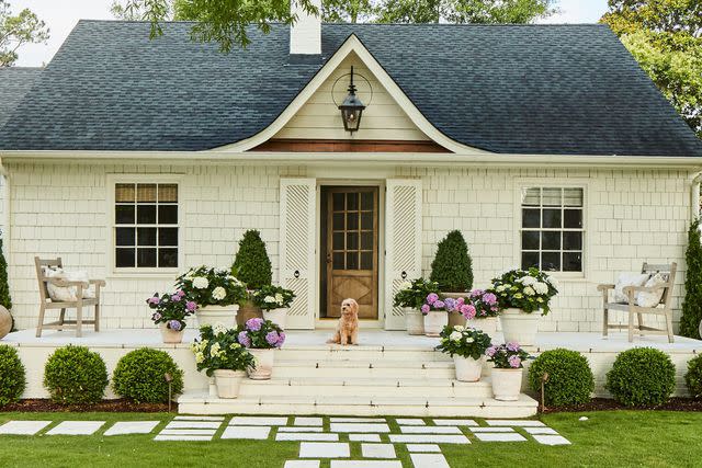 Charming and Chic: Small Houses with Enchanting Curb Appeal