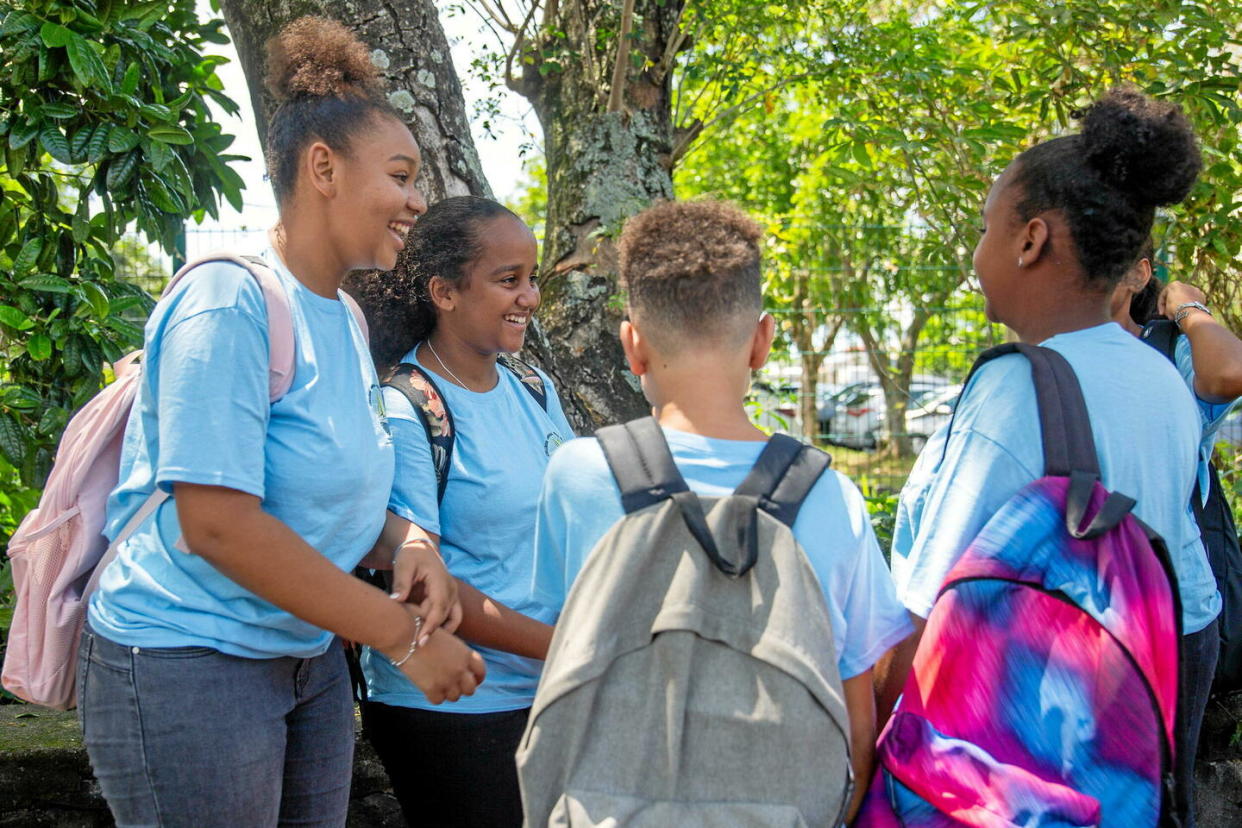 Les 480 élèves du lycée Amiral-Bouvet de Saint-Benoît, à La Réunion, portent depuis le 23 janvier 2024 la tenue unique.   - Credit:Rebecca-Alexie Langard/SIPA / SIPA / Rebecca-Alexie Langard/SIPA