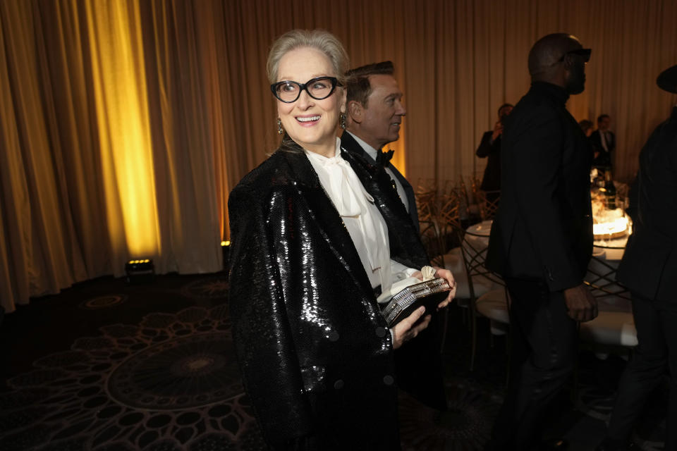 Meryl Streep llega a la 81a edición de los Globos de Oro el domingo 7 de enero de 2024, en el Hotel Beverly Hilton en Beverly Hills, California. (Foto AP/Chris Pizzello)