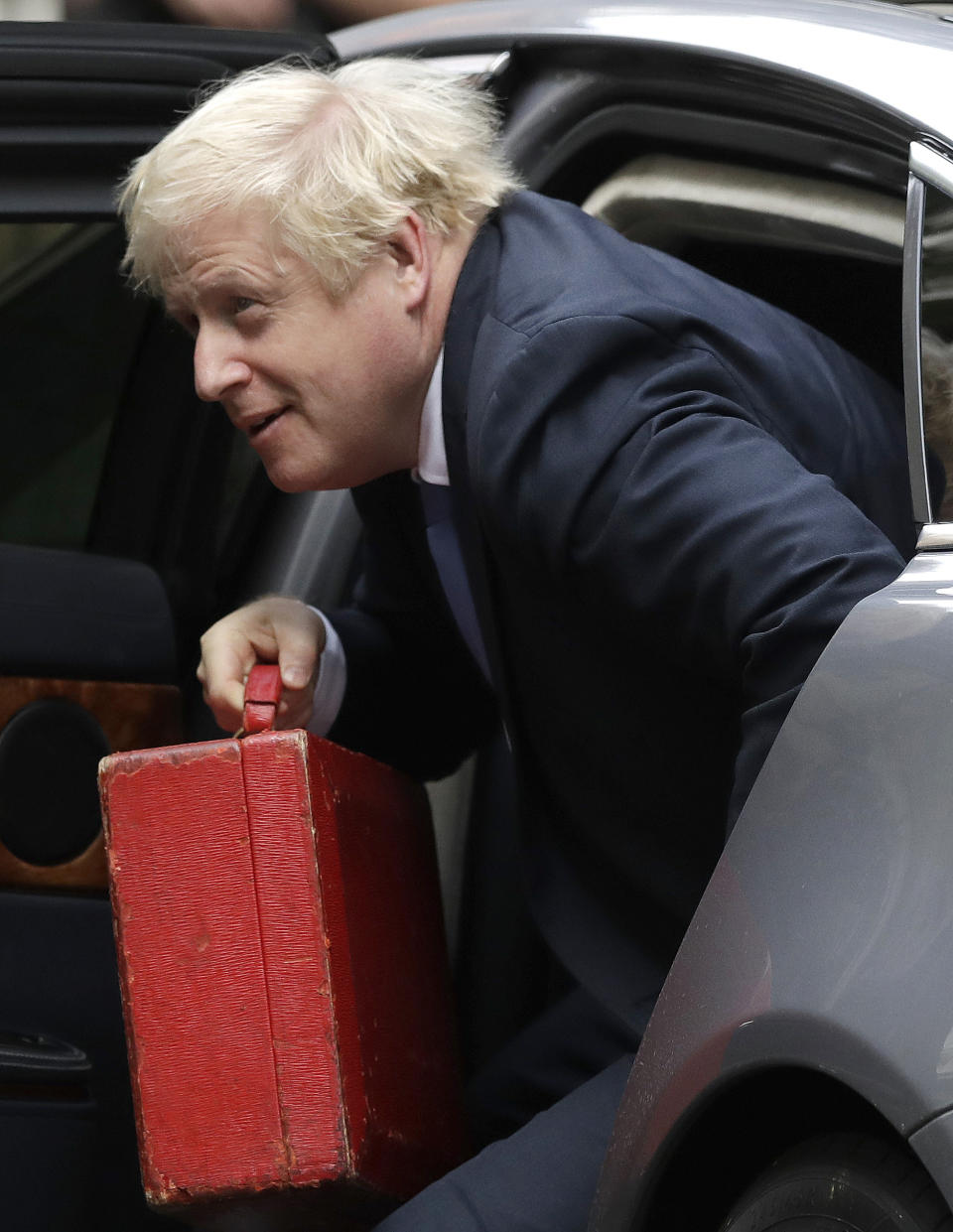 British Prime Minister Boris Johnson, center, arrives at Downing Street in London, Wednesday, Sept. 25, 2019. Lawmakers in Britain are returning to the House of Commons on Wednesday, following a Supreme Court ruling that Prime Minister Boris Johnson had acted illegally by suspending Parliament. (AP Photo/Matt Dunham)