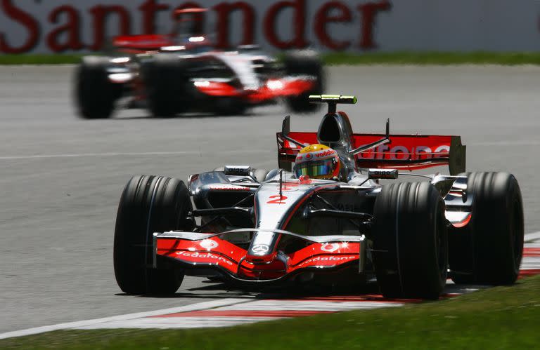 McLaren en 2007, con Lewis Hamilton y Fernando Alonso como pilotos; ese año recibió la sanción económica más grande de la historia de la Fórmula 1: 100.000.000 de dólares.