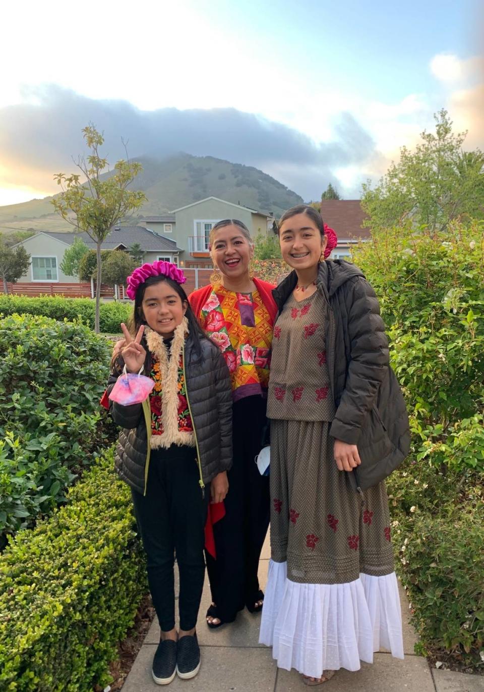 Claudia Olsen with her daughters Cielo and Aria.