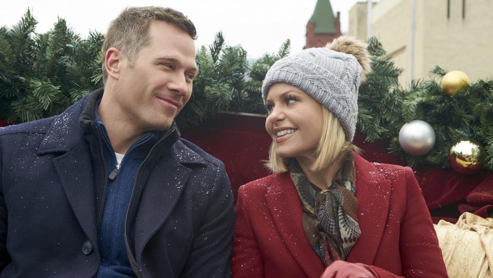 Luke Macfarlane, Candace Cameron Bure, A Shoe Addict's Christmas, 2018