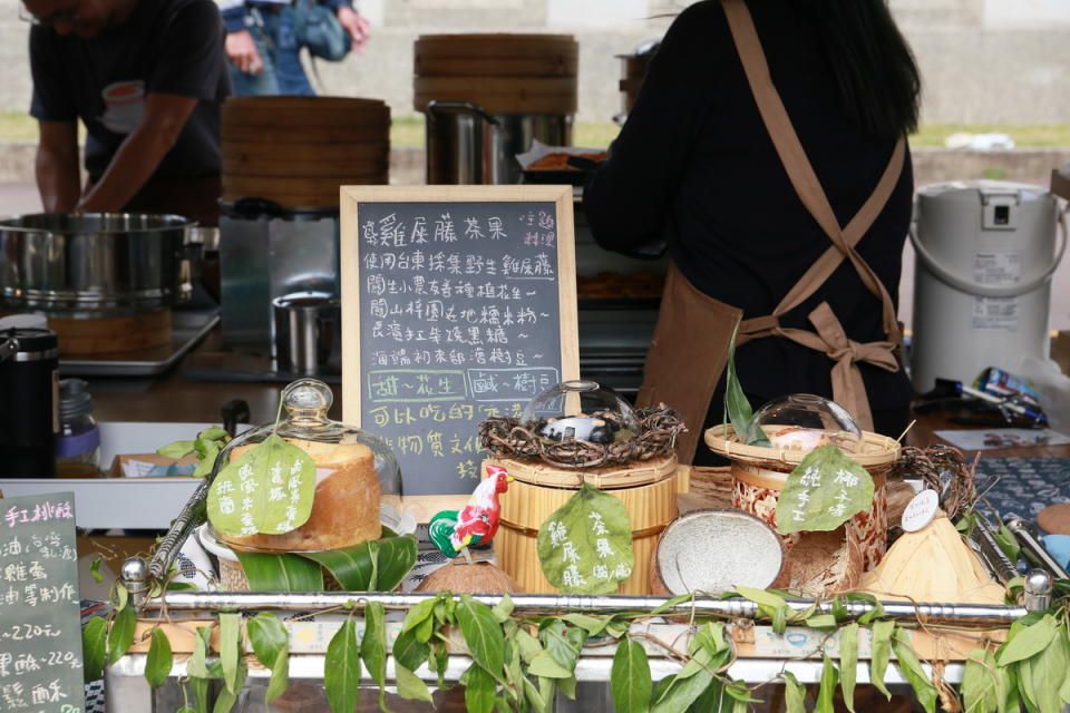 台東慢食節現場除了有5大區30組慢食店家，還有多場講座與演出，讓遊客感受台東慢食廚人的未來主張。   圖：台東縣政府／提供