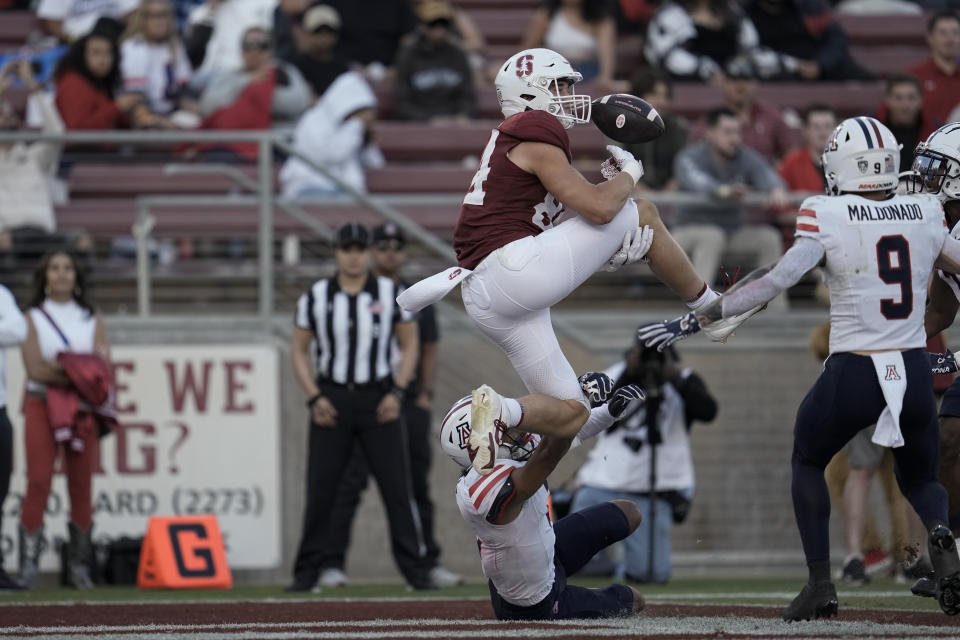 Stanford tight end Benjamin Yurosek, center, is unable to catch a pass in the end zone during the second half of the team's NCAA college football game against Arizona on Saturday, Sept. 23, 2023, in Stanford, Calif. (AP Photo/Godofredo A. Vásquez)