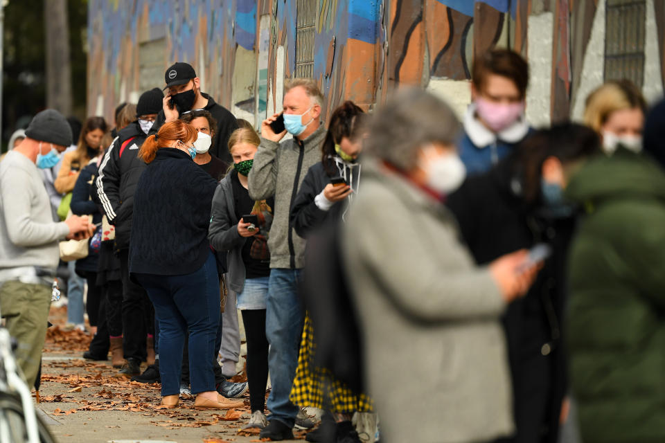 People are seen waiting in a line to receive covid19 tests at a walk-in covid19 testing facility in Melbourne. Source: AAP