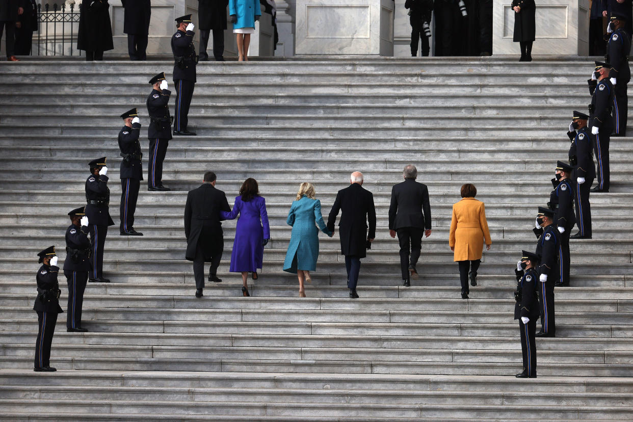 (L-R) Doug Emhoff, U.S. Vice President-elect Kamala Harris, Jill Biden, President-elect Joe Biden, U.S. Sen. Roy Blunt (R-MO) and U.S. Sen. Amy Klobuchar (D-MN)  walk into the U.S. Capitol. (Joe Raedle/Getty Images)