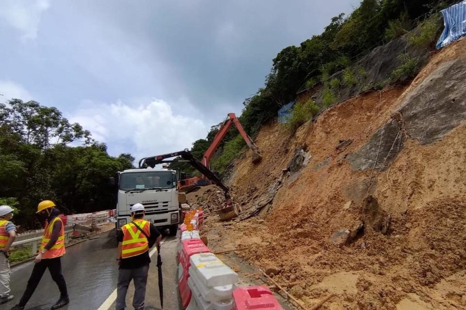 北潭路近北潭凹上周發生山泥傾瀉。(民政事務總署FB)