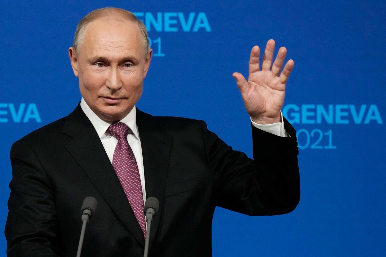 El presidente de Rusia, Vladimir Putin, ofrece una conferencia de prensa tras reunirse con el presidente de Estados Unidos en Ginebra. (POOL/AFP via Getty Images)
