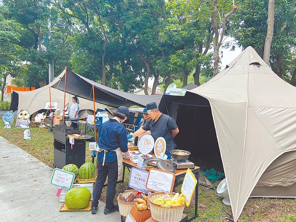 雲林縣政府文觀處24日邀請中部7縣市露營及活動業者到雲林縣舉辦露營聯展。（周麗蘭攝）