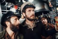 Jürgen Prochnow (Mitte) wurde schon damals von der Besatzung "Der Alte" genannt. Der Schauspieler war der namhafte Star von "Das Boot", hatte er doch schon eine beachtliche Karriere als Theater- und Filmschauspieler hinter sich. (Bild: WDR / Degeto)