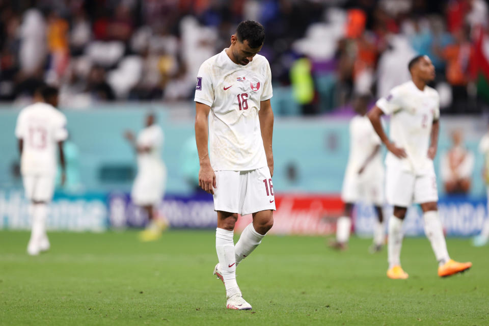 Los jugadores de Qatar se despidieron con la cabeza abajo. (Foto: Julian Finney/Getty Images)