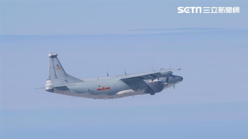  中共軍機頻頻進入我西南空域。（圖為運-8遠干機／國防部提供)