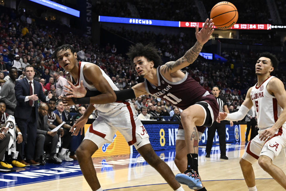 Alabama forward Noah Clowney and Texas A&M forward Andersson Garcia go after a ball during the second half of an NCAA college basketball game in the finals of the Southeastern Conference Tournament, Sunday, March 12, 2023, in Nashville, Tenn. (AP Photo/John Amis)