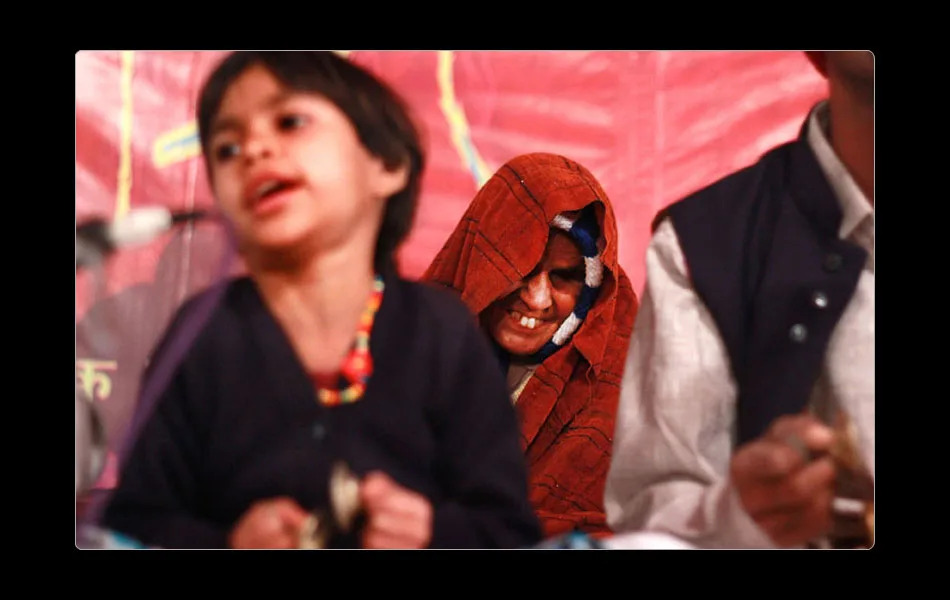 <b>YOUNG/ OLD</b> Five-year old Arpita plays the manjiras on stage for Kaluram Bamaniya, her father and Malwi folk-singer, while behind her sits 65-year old Gavra Davi, who performed before them. The wayfarers on this journey came from all ages, backgrounds, and stations in life. There was a whole mandali from Malwa, steeped in Kabir and folk-music; young urban hippies, steeped in the ‘cool’; middle-aged questers for meaning; people of other nationalities, drawn by the music, struggling with the words. The singers themselves were diverse – from local performers to as far afield as Chennai and Bengal. A plurality strung together on a purpose.