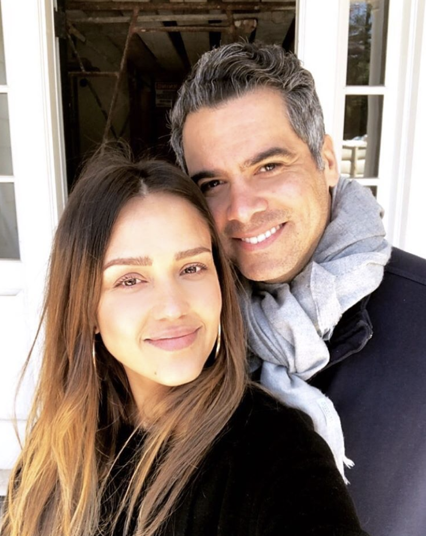 <p>“That’s the tired happy face of us checking the progress of our new abode after a night out with our friend #davechappelle,” the actress captioned this shot with husband Cash Warren. “Only he can get us out until 2am.” (Photo: <a rel="nofollow noopener" href="https://www.instagram.com/p/BfZeaBQhZlF/?taken-by=jessicaalba" target="_blank" data-ylk="slk:Jessica Alba via Instagram;elm:context_link;itc:0;sec:content-canvas" class="link ">Jessica Alba via Instagram</a>) </p>